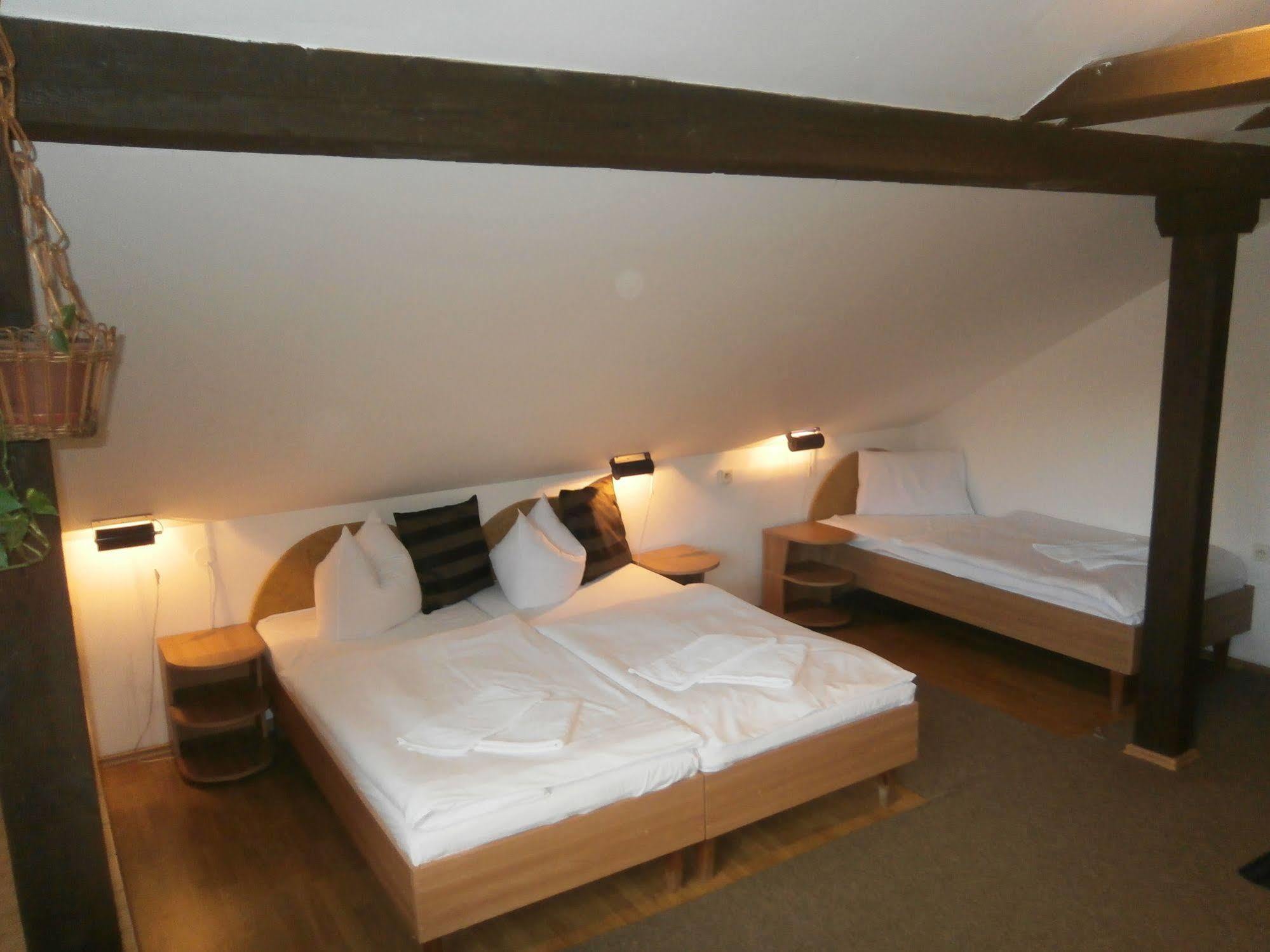 Hotel Dzban Jindrichov Экстерьер фото