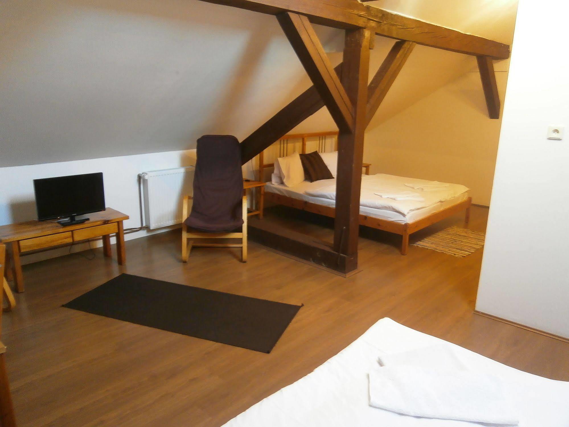 Hotel Dzban Jindrichov Экстерьер фото