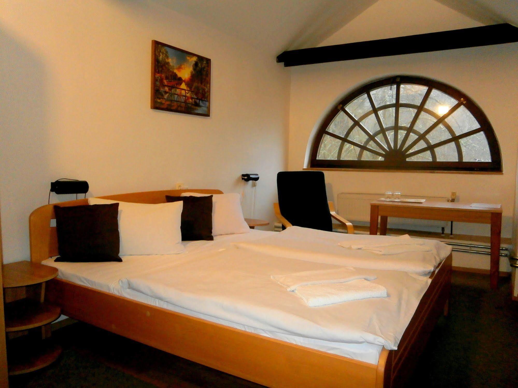 Hotel Dzban Jindrichov Экстерьер фото